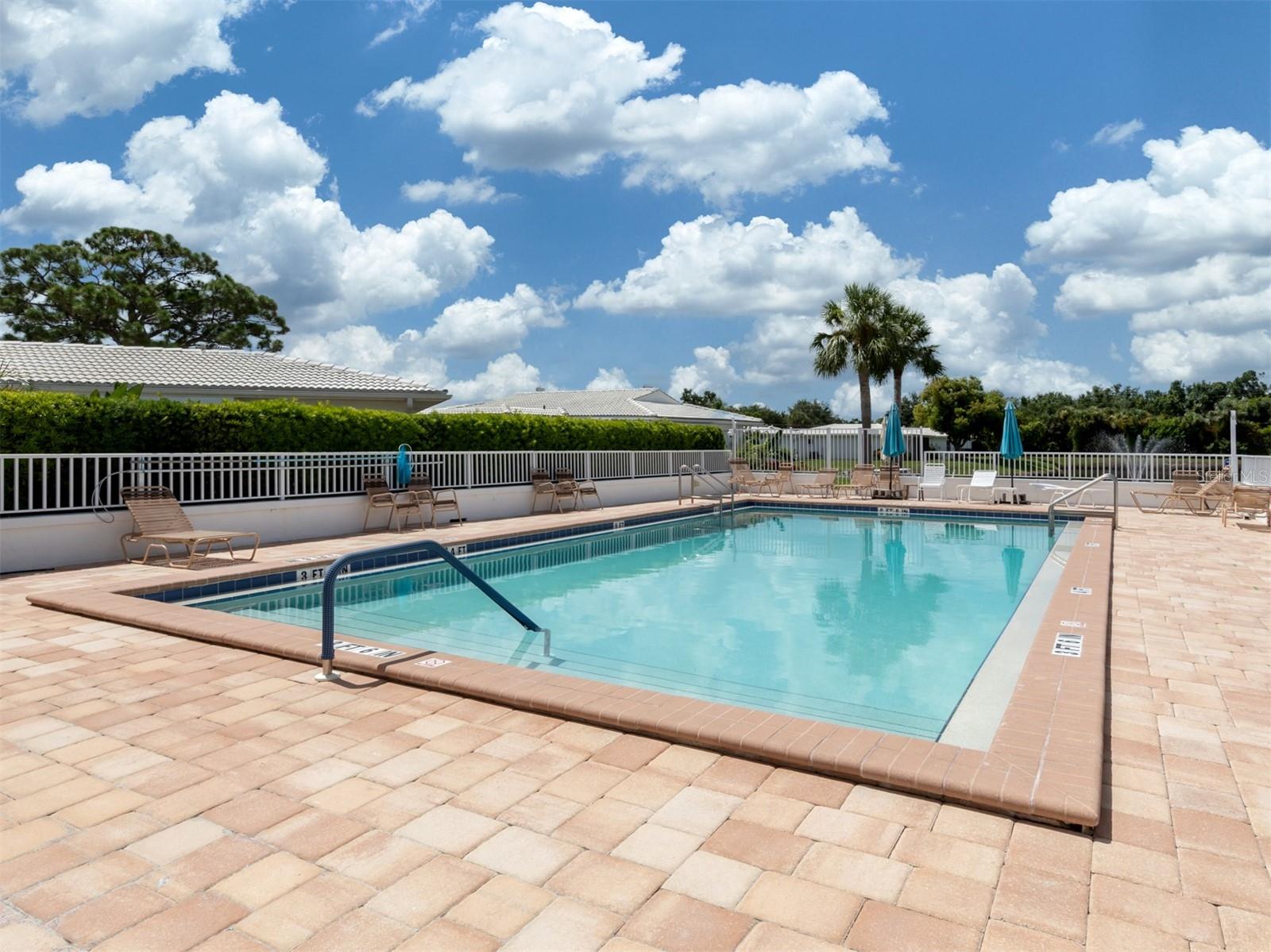 414 CIRCLEWOOD DR #H2 — photo 33