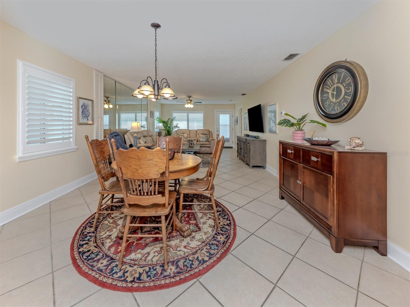 414 CIRCLEWOOD DR #H2 — photo 8