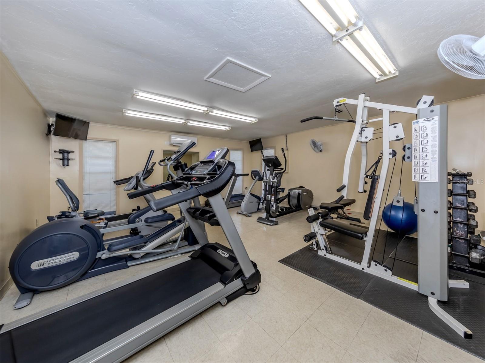414 CIRCLEWOOD DR #H2 — photo 32