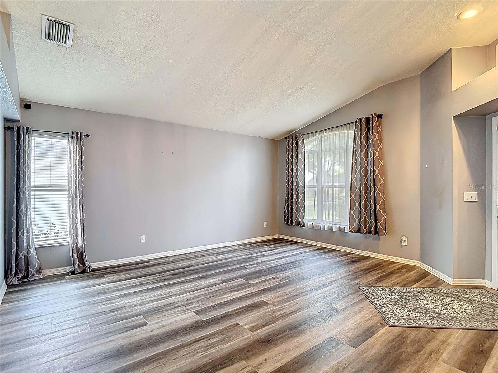2631 GREEN VALLEY ST — photo 7
