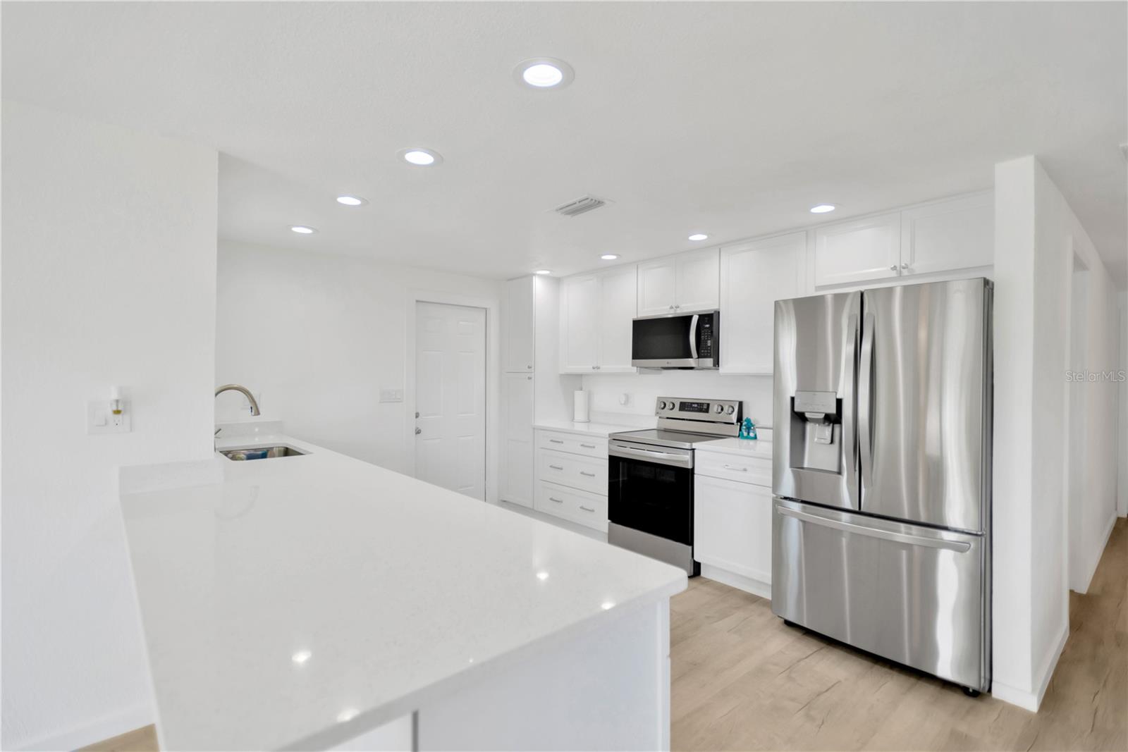 13724 COX AVE — photo 11