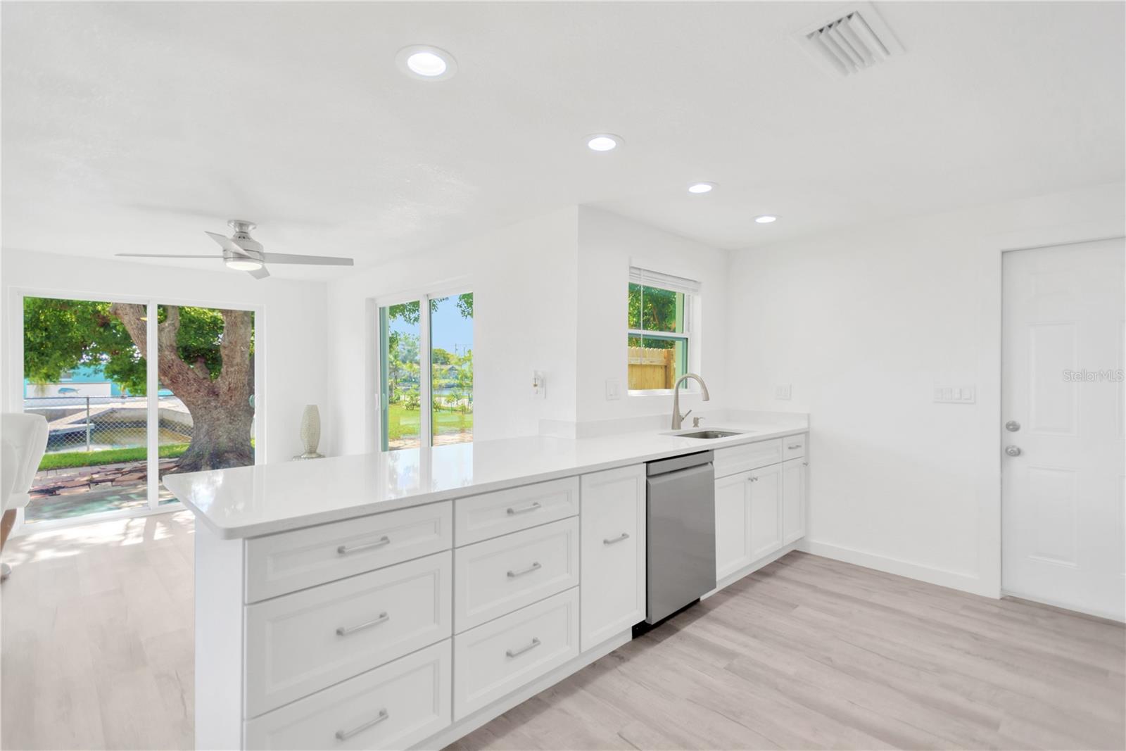 13724 COX AVE — photo 10