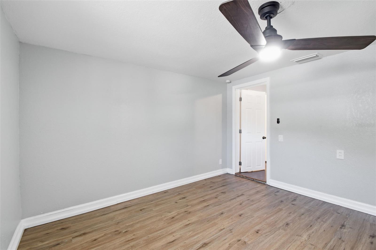 1410 E WATERS AVE — photo 24