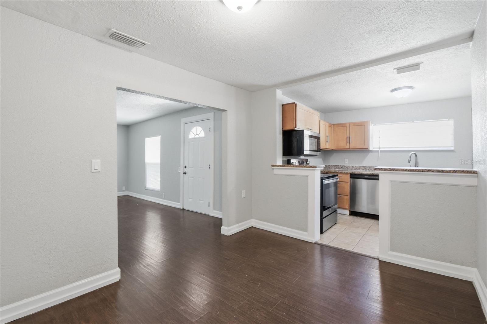 1410 E WATERS AVE — photo 8