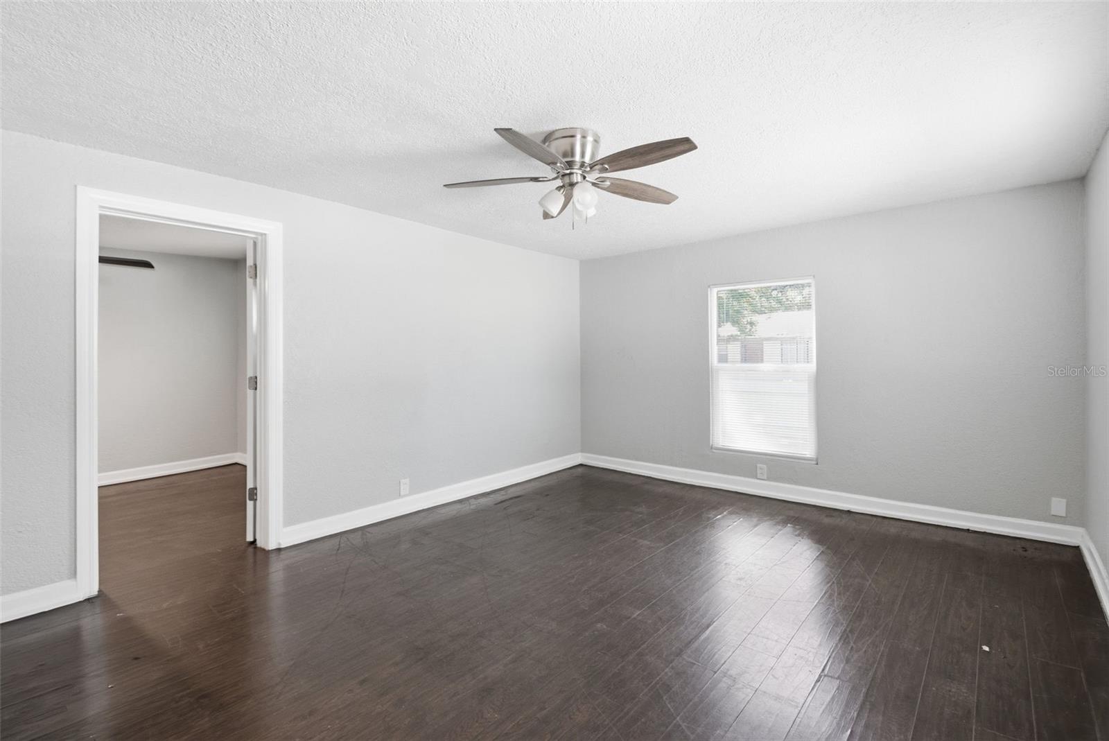 1410 E WATERS AVE — photo 27