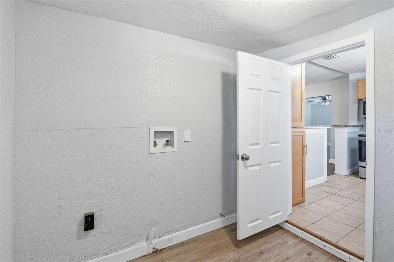 1410 E WATERS AVE — photo 31