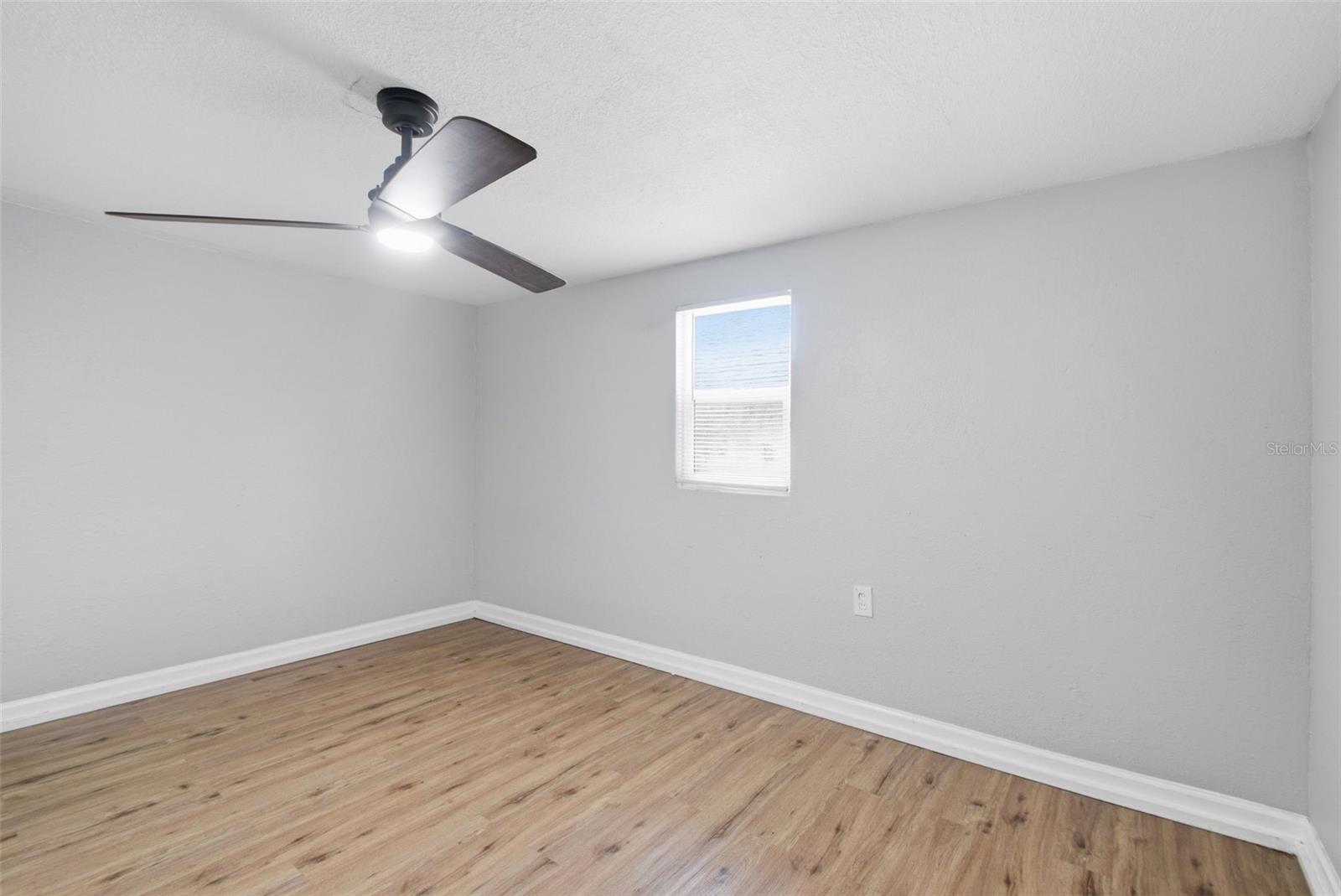 1410 E WATERS AVE — photo 21
