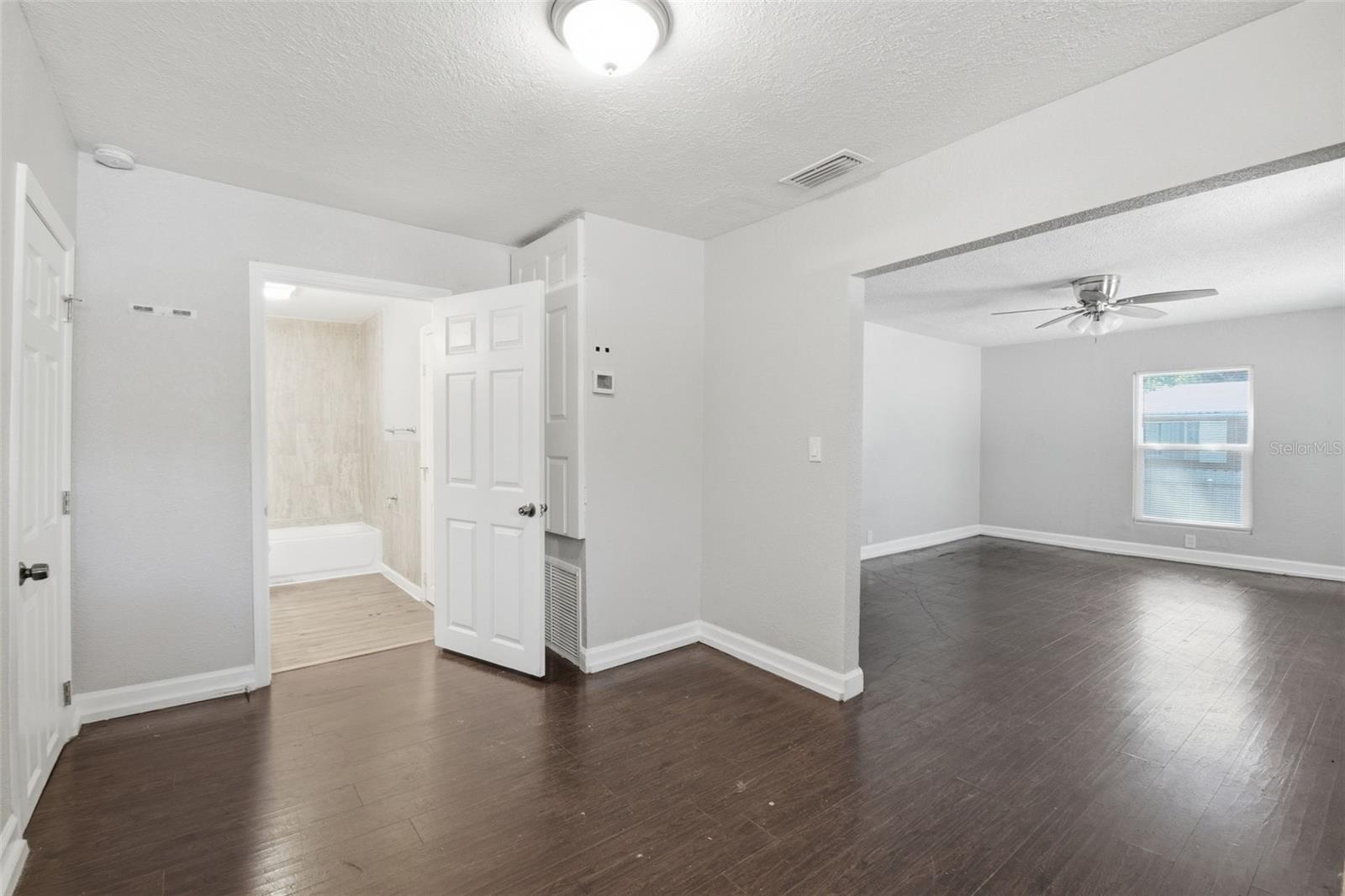 1410 E WATERS AVE — photo 16