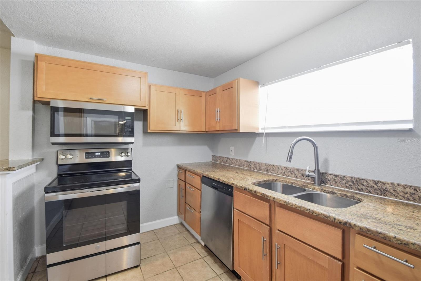 1410 E WATERS AVE — photo 14