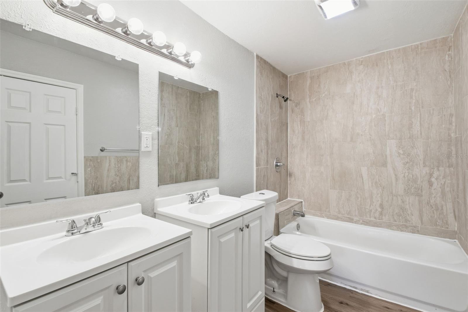 1410 E WATERS AVE — photo 30