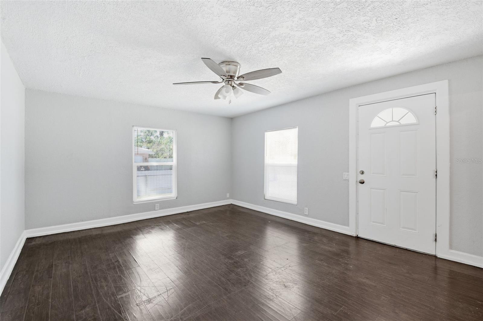 1410 E WATERS AVE — photo 9