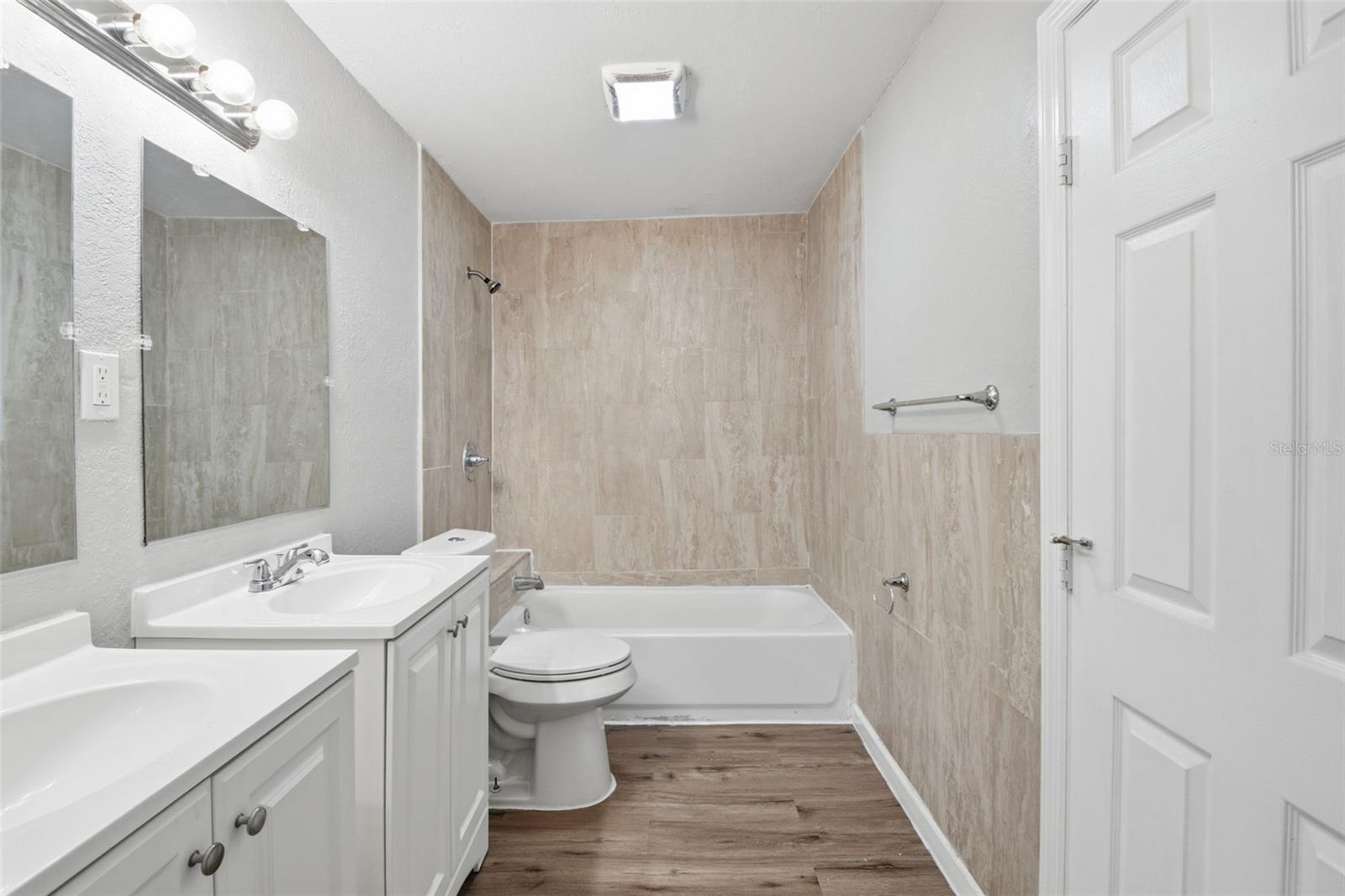 1410 E WATERS AVE — photo 29