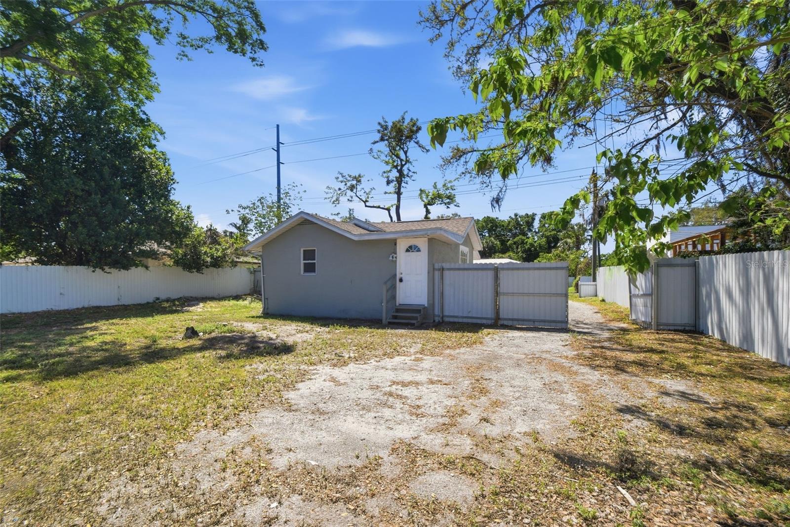 1410 E WATERS AVE — photo 34