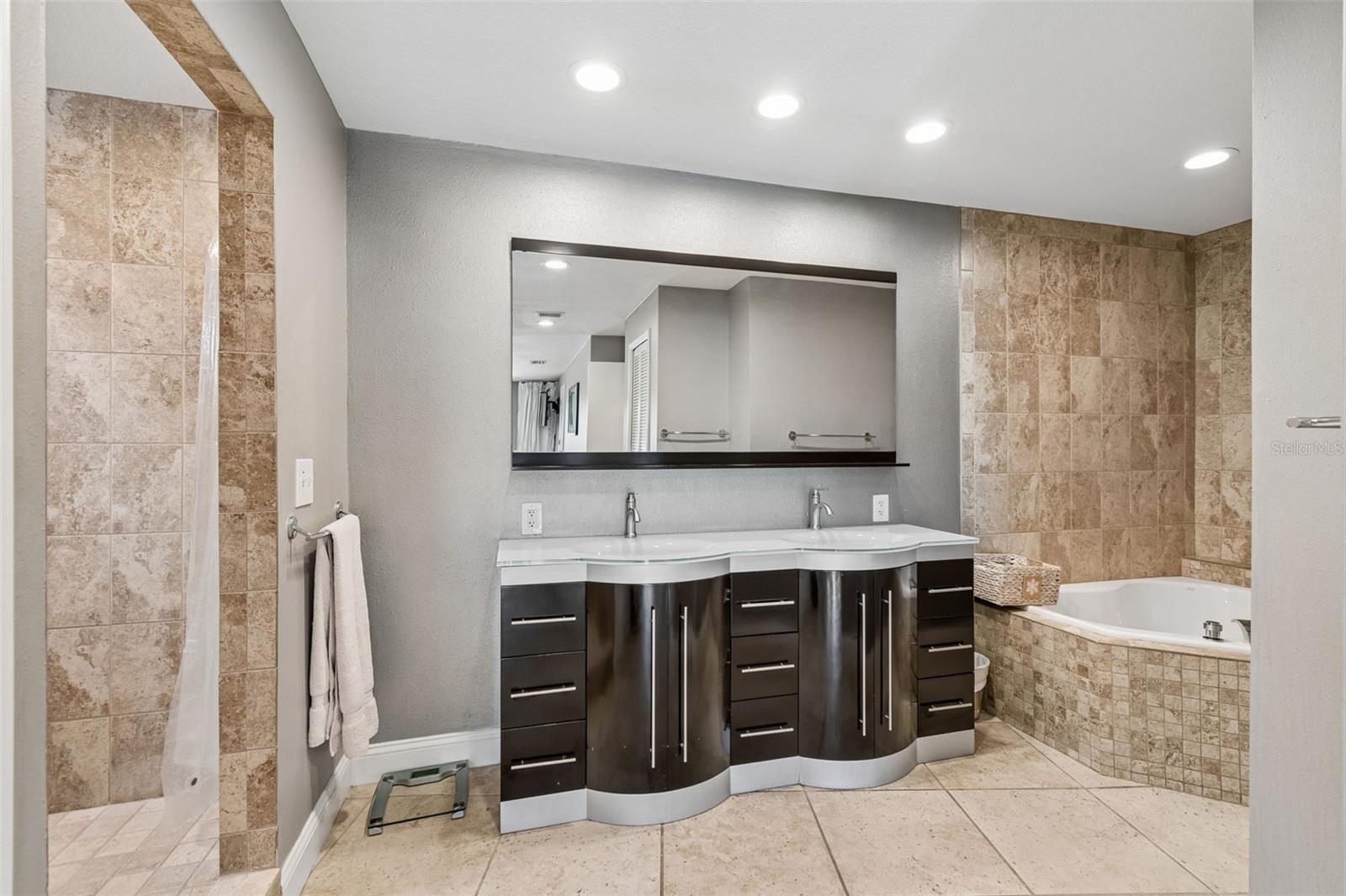 4213 SALTWATER BLVD — photo 38