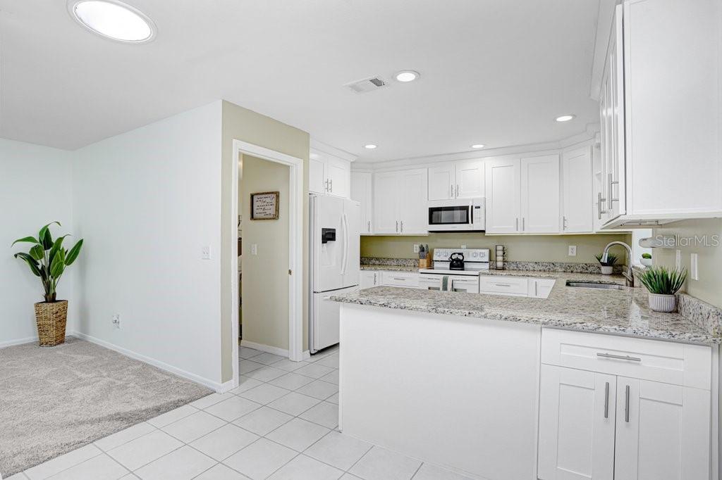 2306 LANCASTER DR #2306 — photo 17