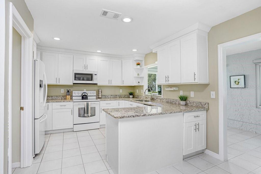 2306 LANCASTER DR #2306 — photo 18