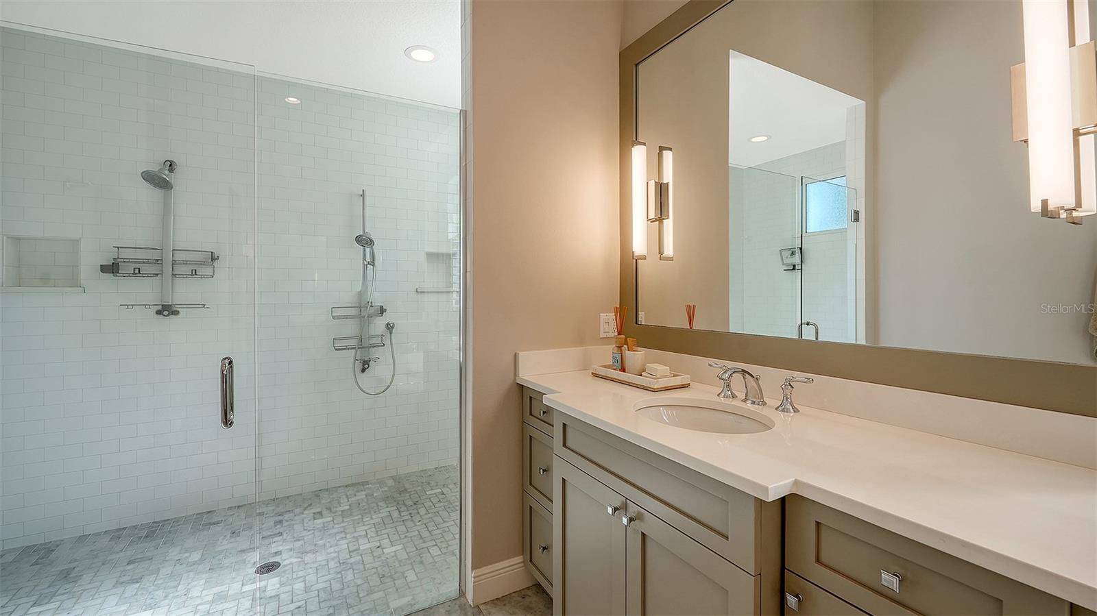 313 LOOKOUT POINT DR — photo 64