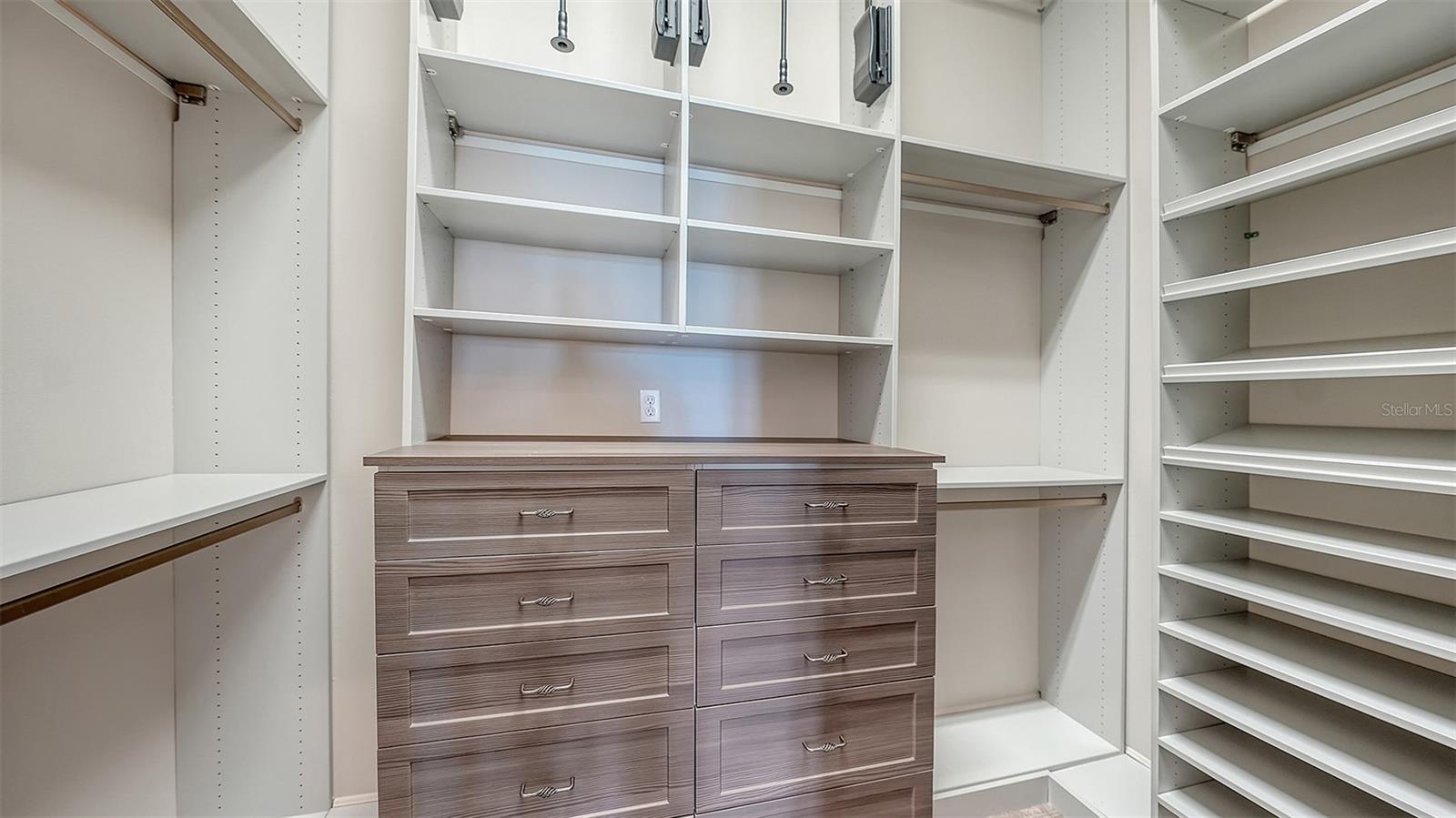 313 LOOKOUT POINT DR — photo 60