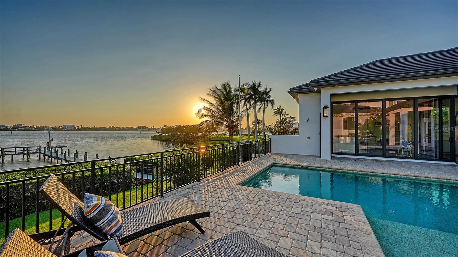313 LOOKOUT POINT DR — photo 89