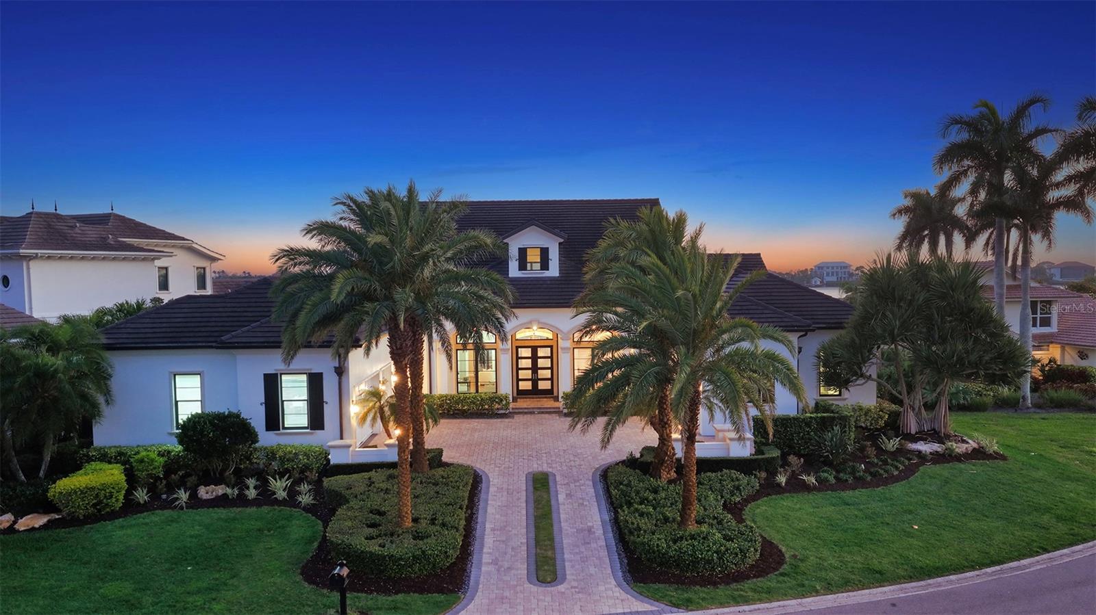 313 LOOKOUT POINT DR — photo 3