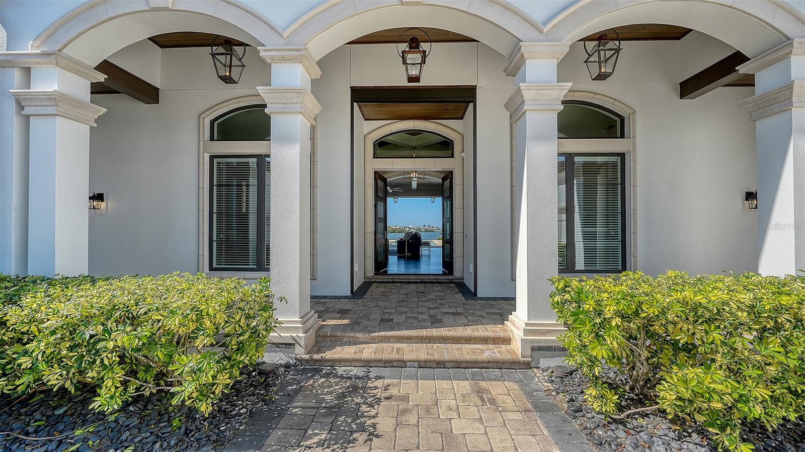 313 LOOKOUT POINT DR — photo 18