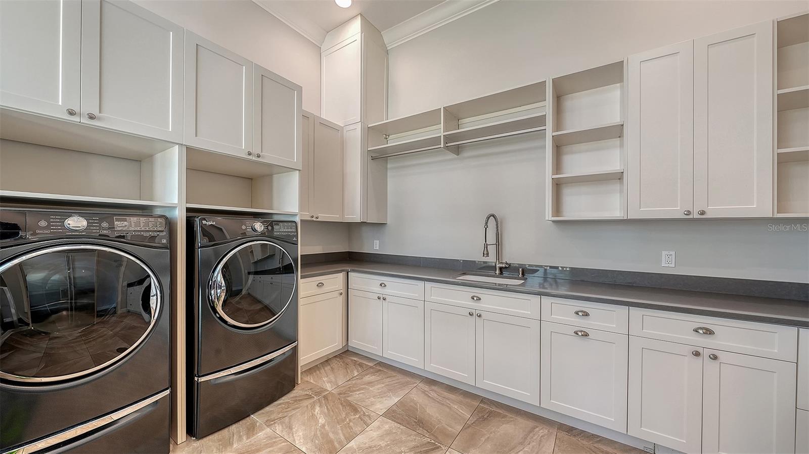 313 LOOKOUT POINT DR — photo 93