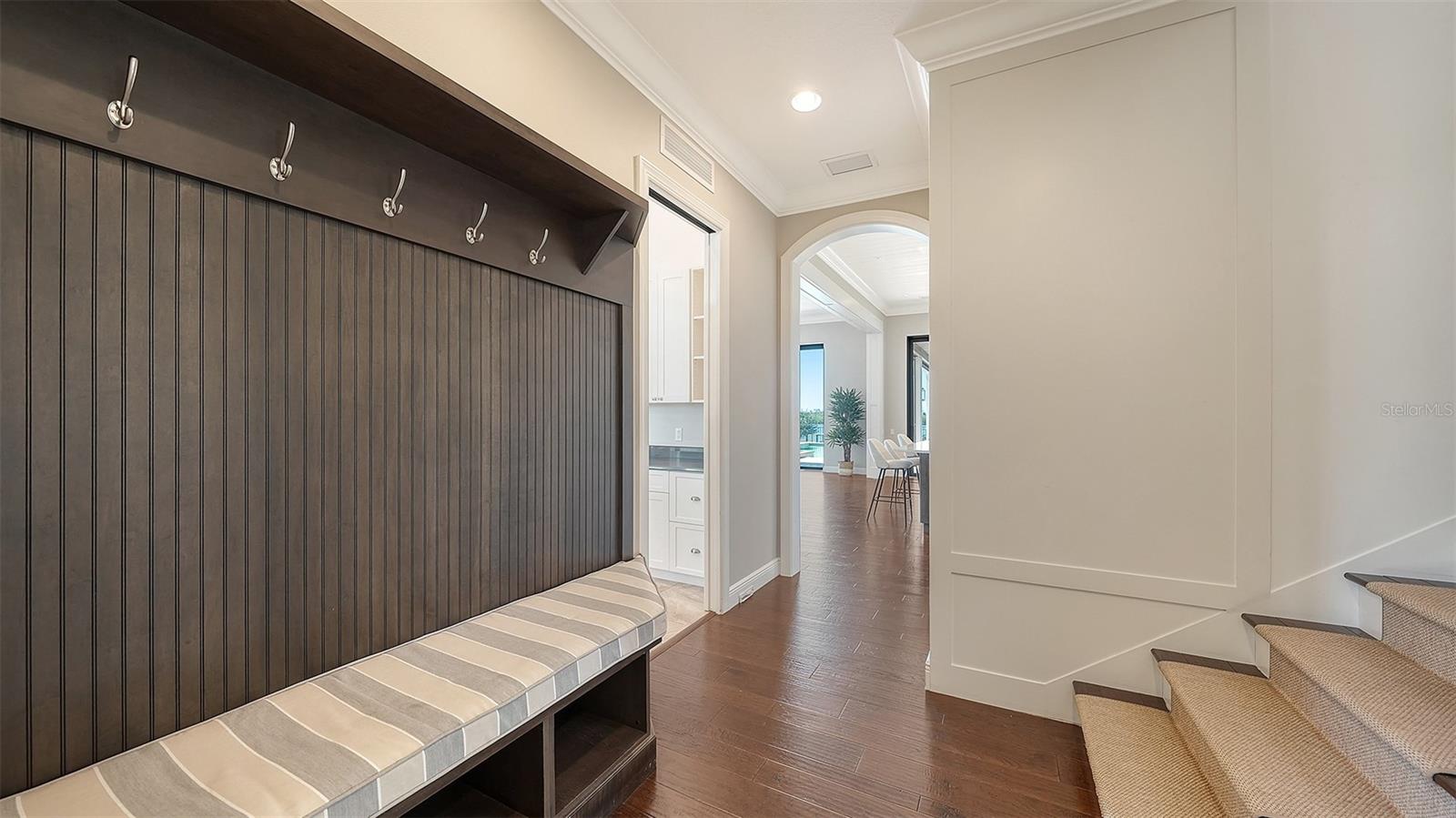 313 LOOKOUT POINT DR — photo 92