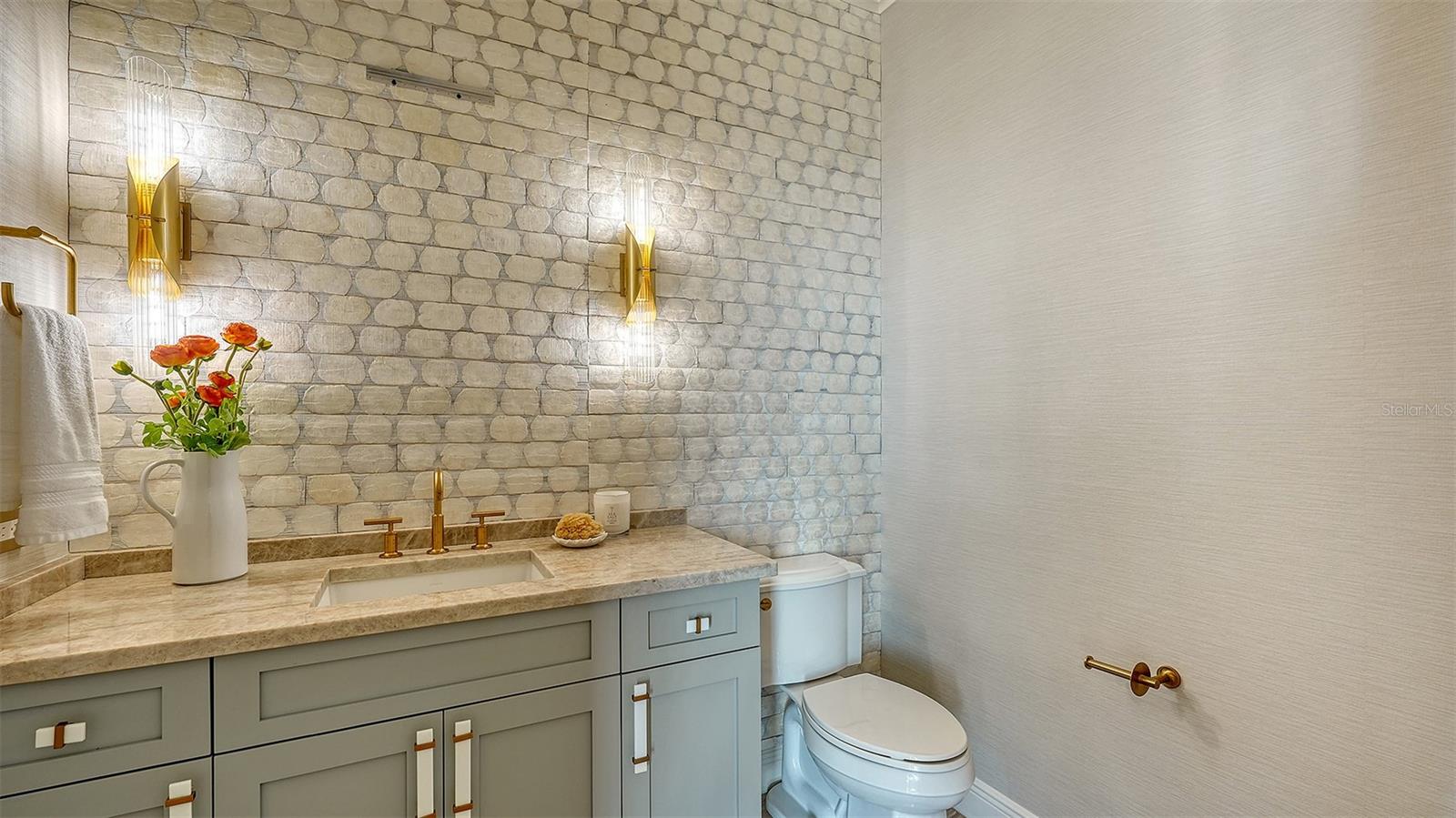 313 LOOKOUT POINT DR — photo 74