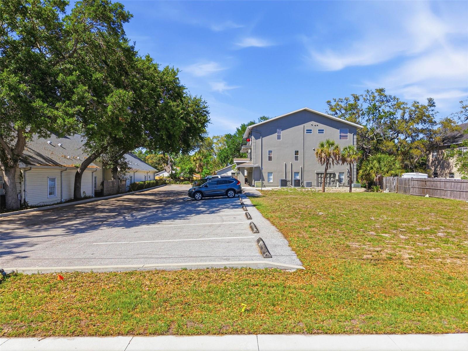 444 SKINNER BLVD — photo 4