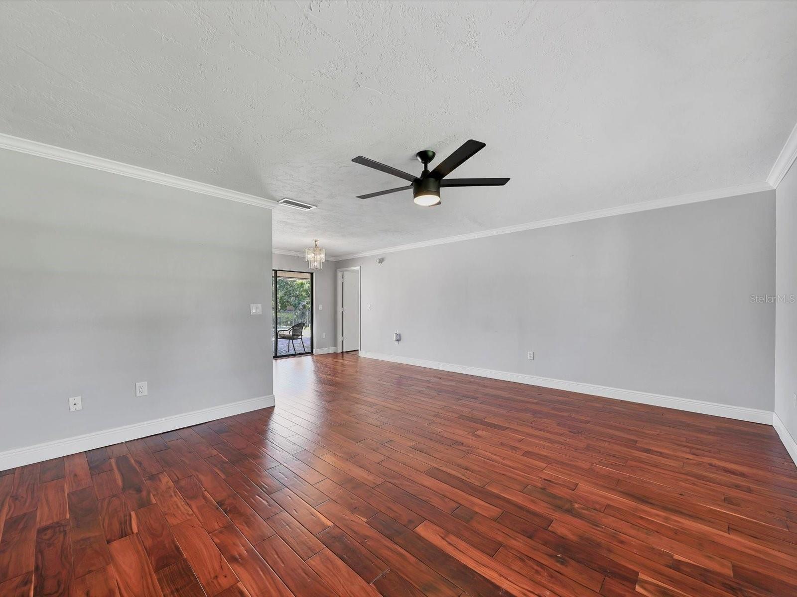 3927 DESOTO RD — photo 18