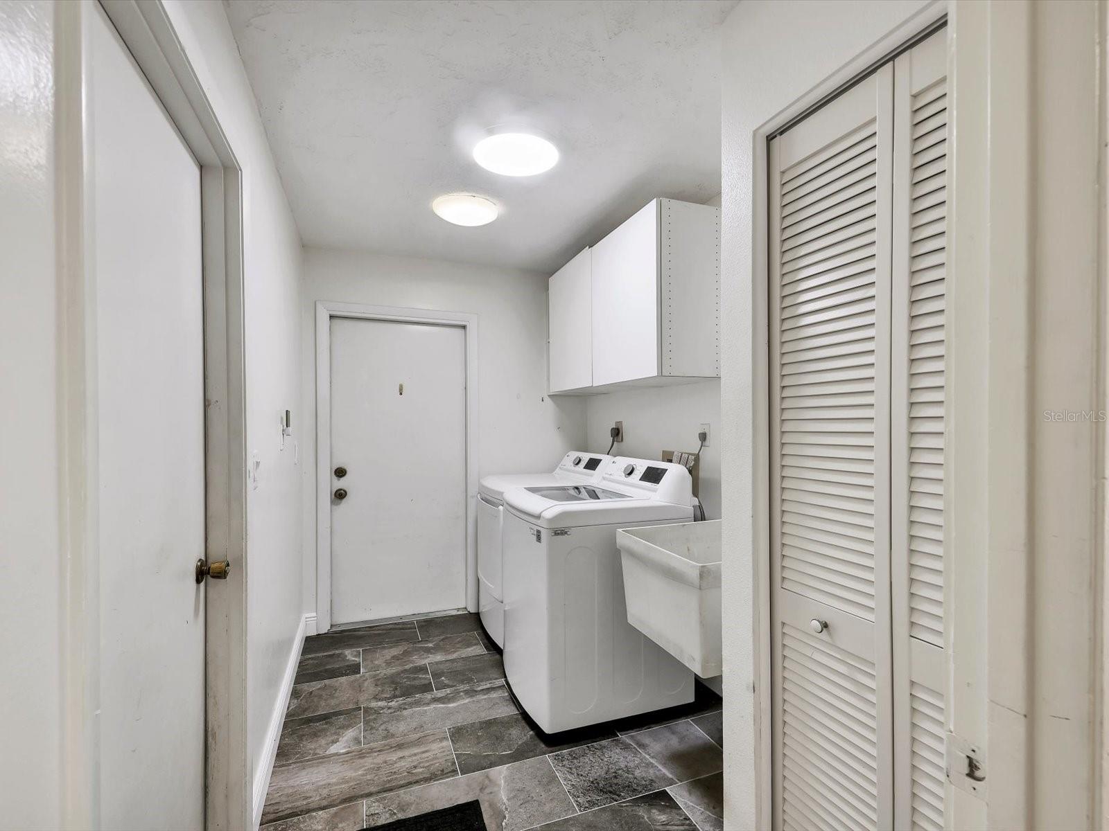 3927 DESOTO RD — photo 39