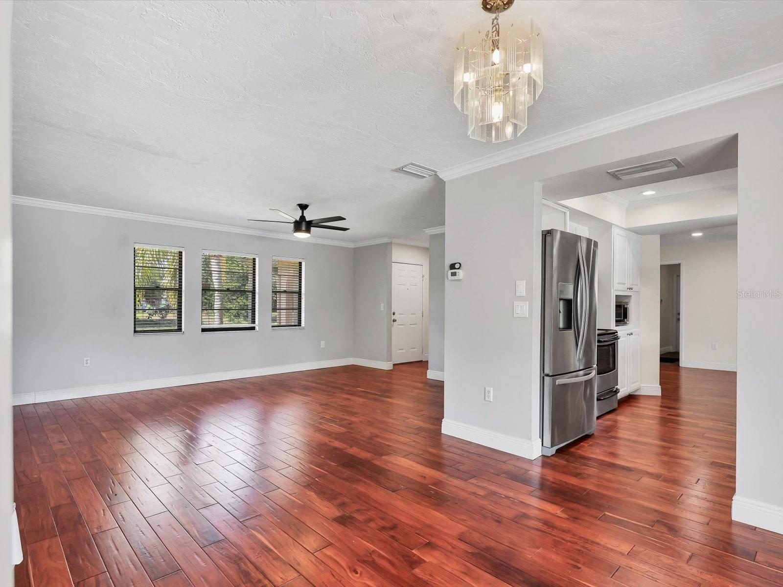 3927 DESOTO RD — photo 20