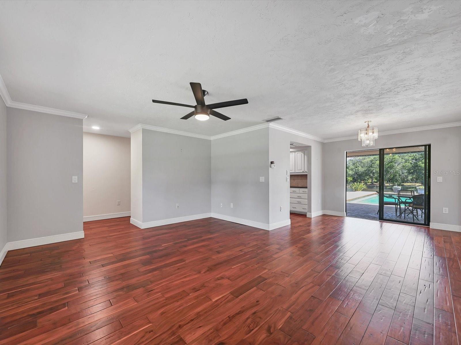 3927 DESOTO RD — photo 19
