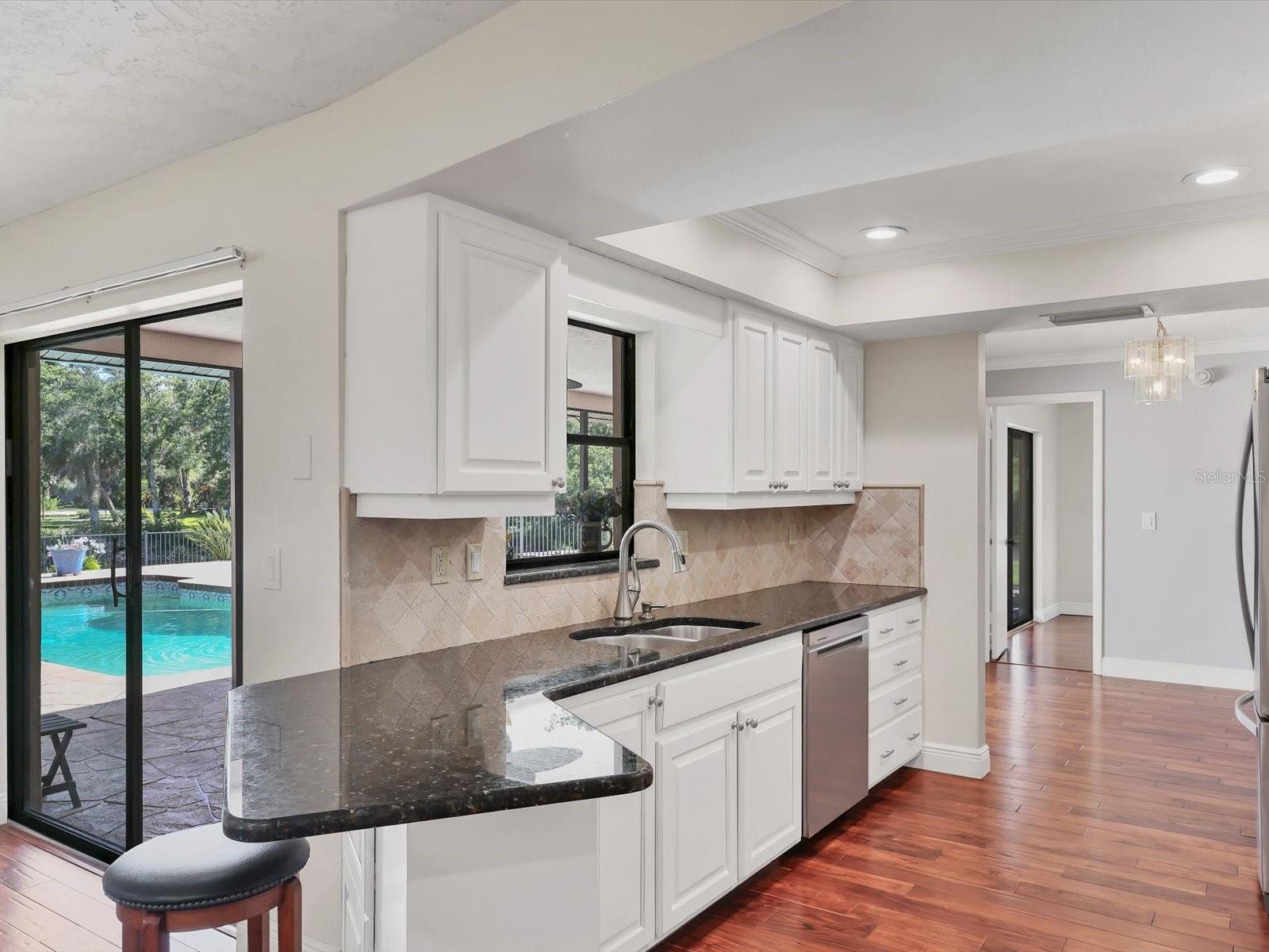 3927 DESOTO RD — photo 22