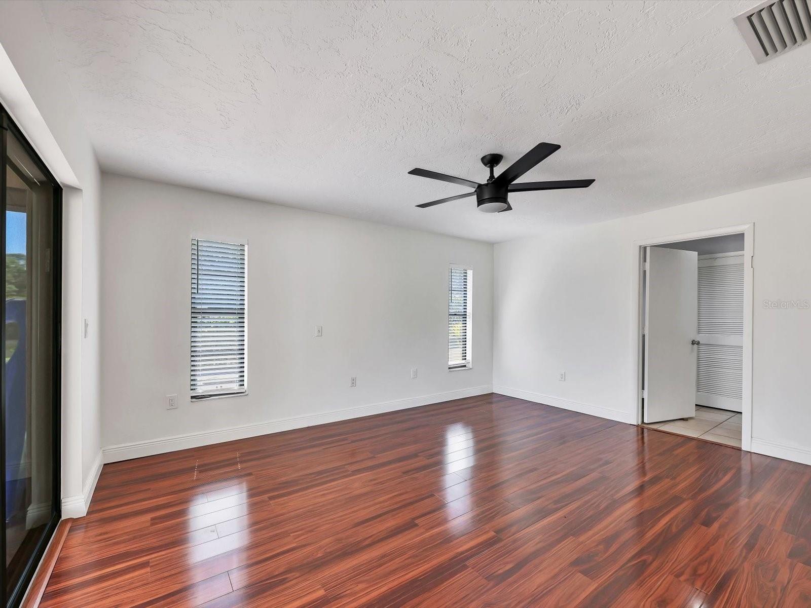 3927 DESOTO RD — photo 32