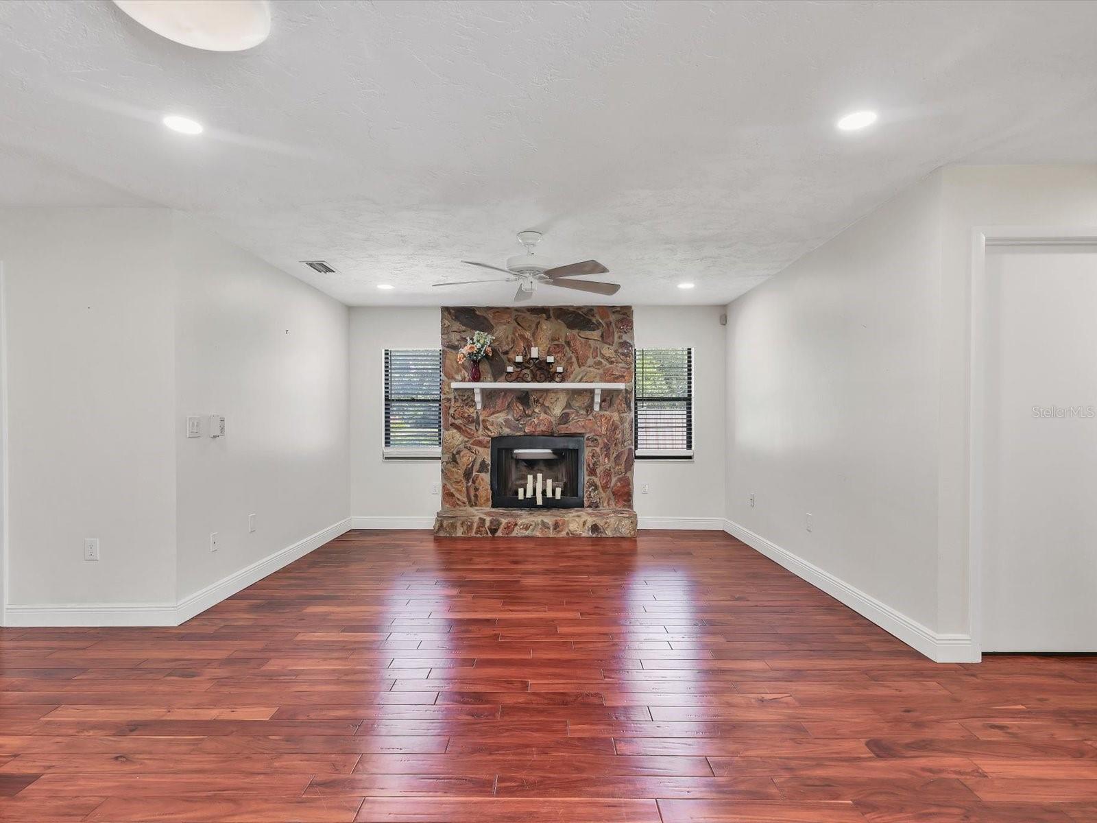3927 DESOTO RD — photo 27