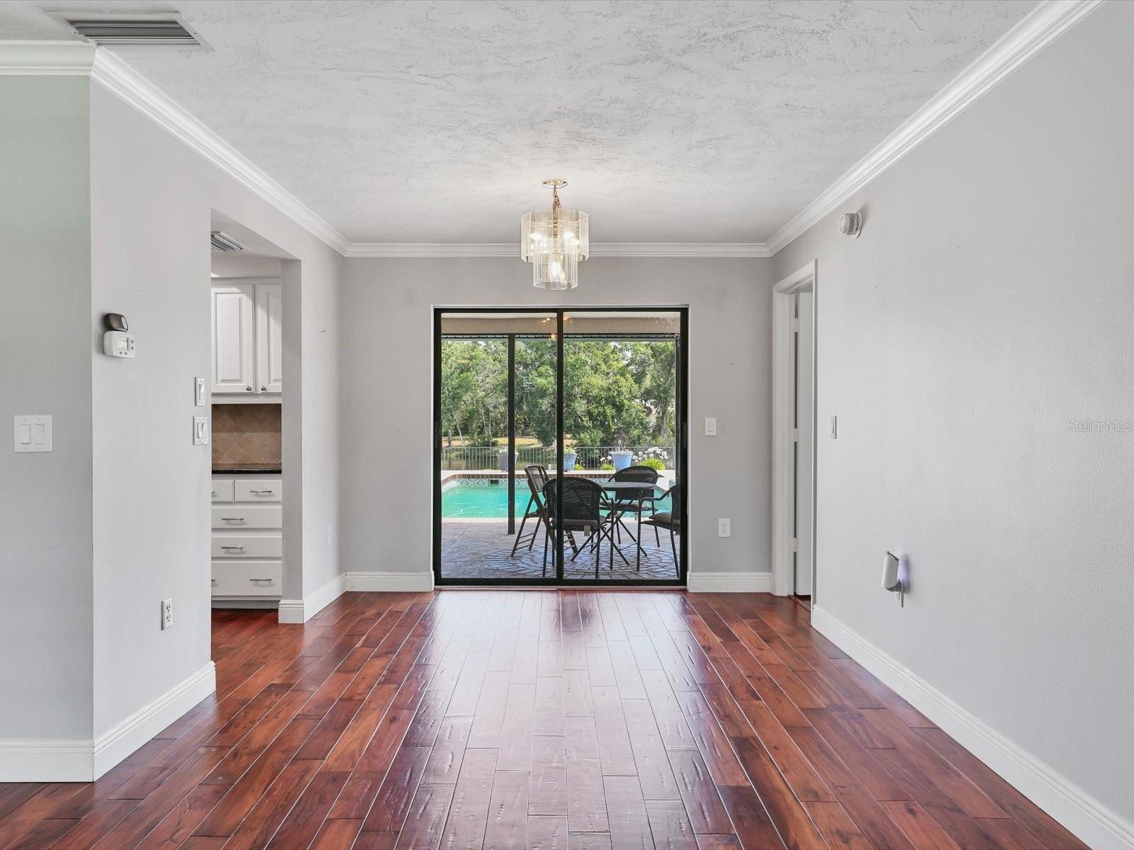 3927 DESOTO RD — photo 25