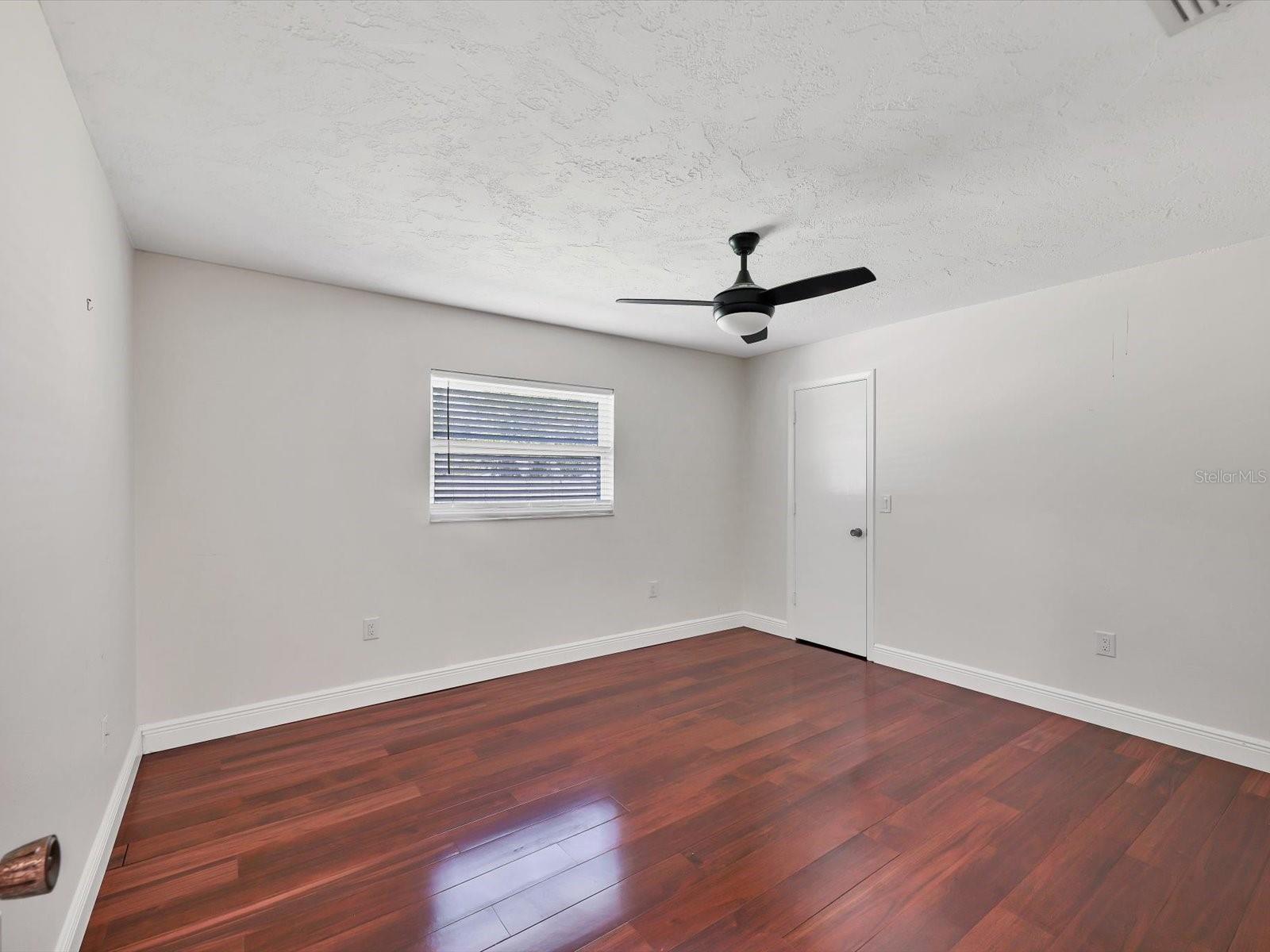3927 DESOTO RD — photo 38