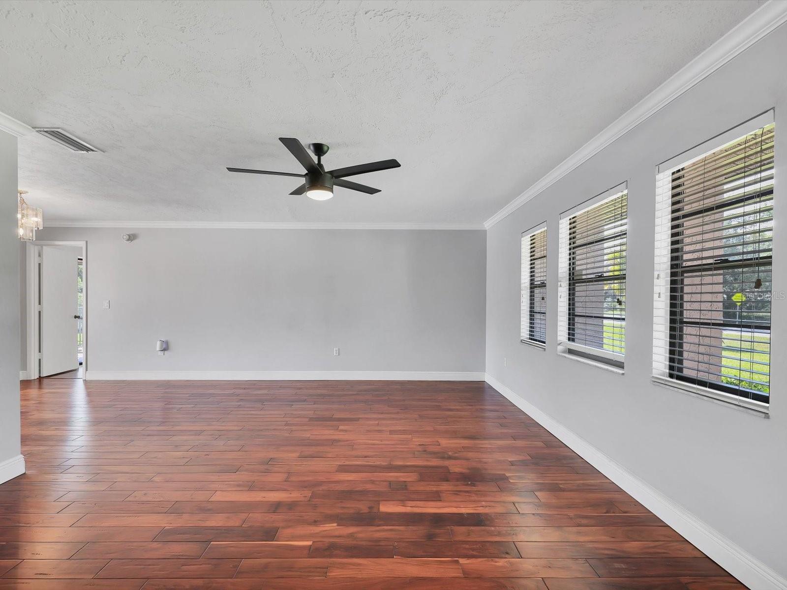 3927 DESOTO RD — photo 17