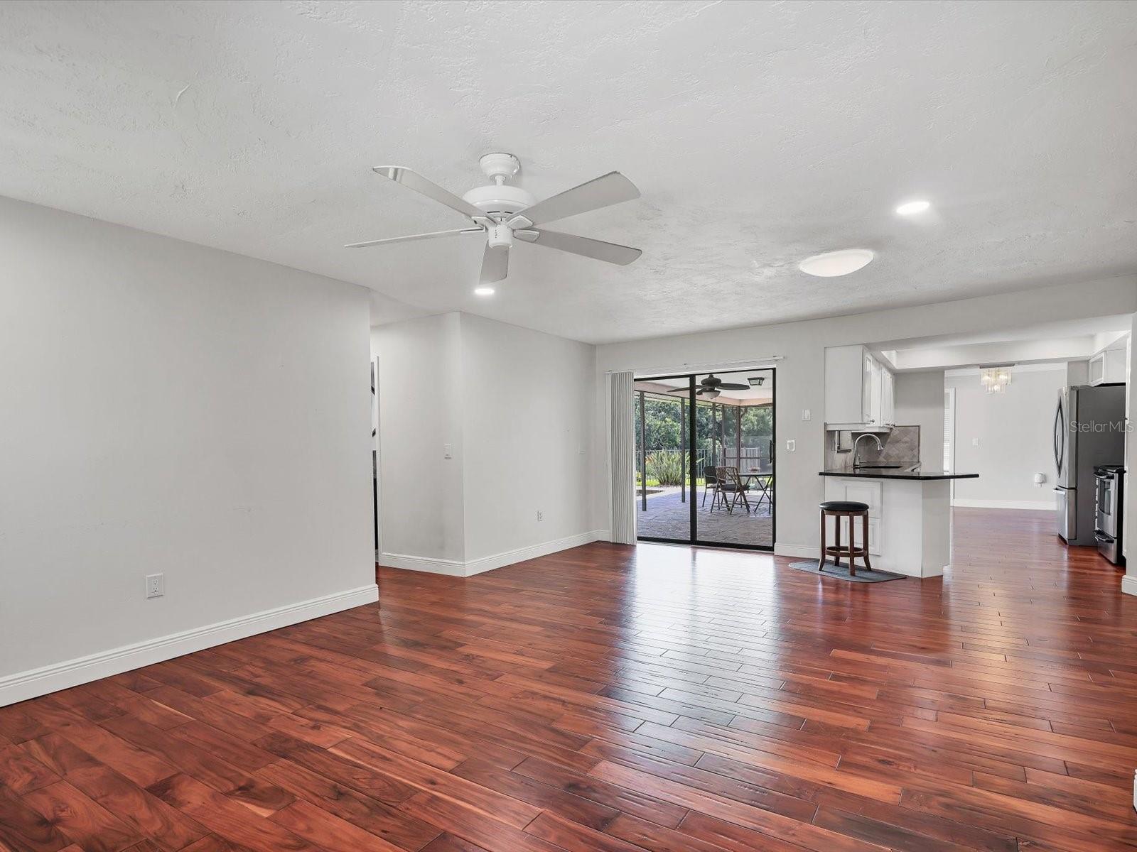 3927 DESOTO RD — photo 28