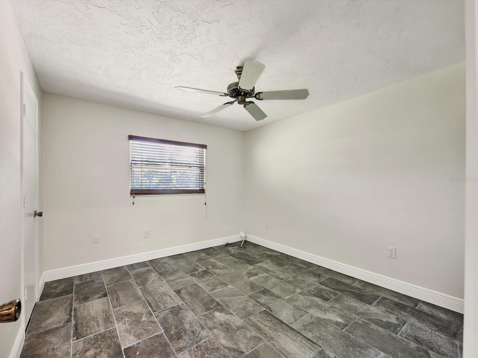 3927 DESOTO RD — photo 36