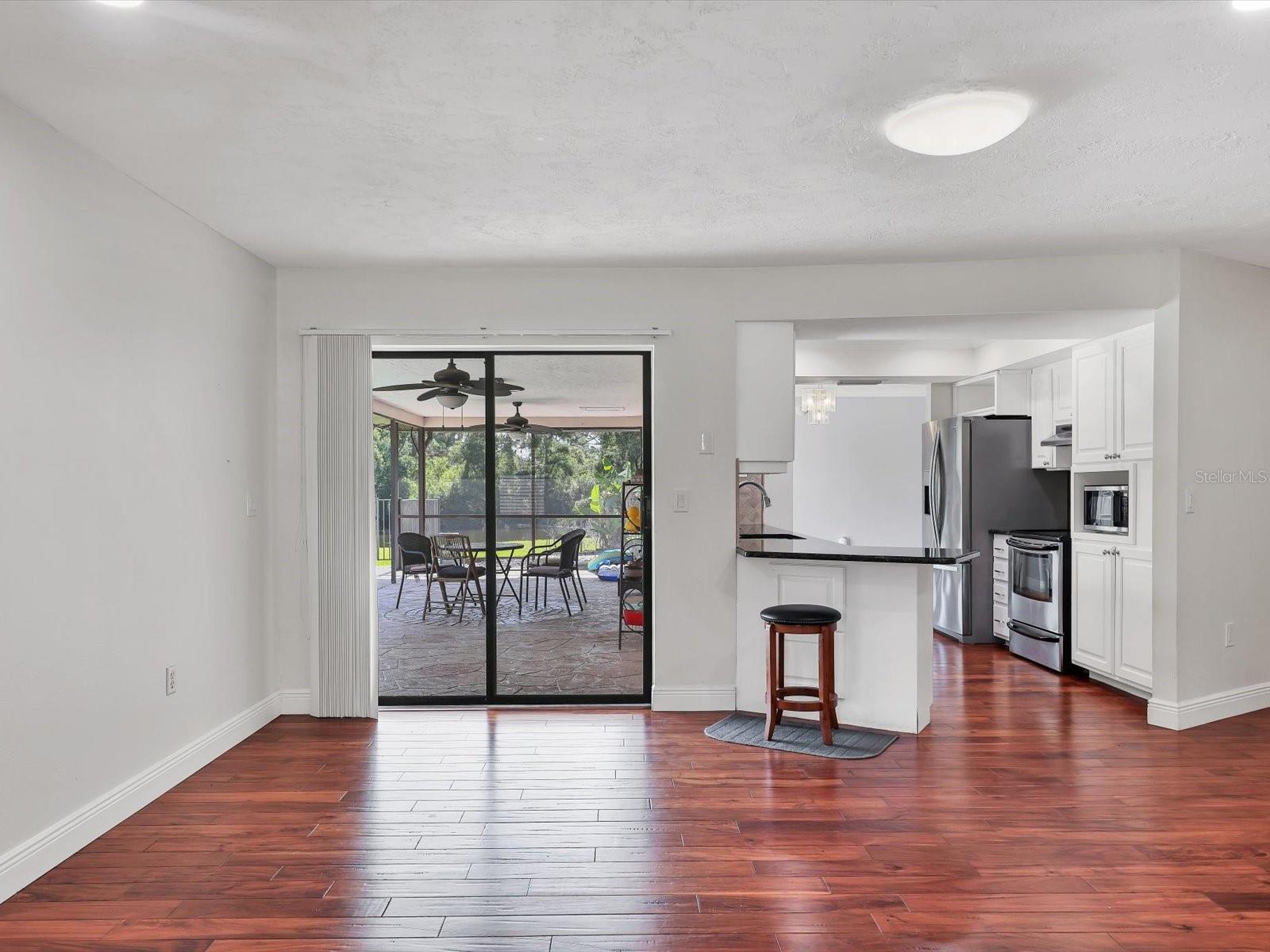 3927 DESOTO RD — photo 29