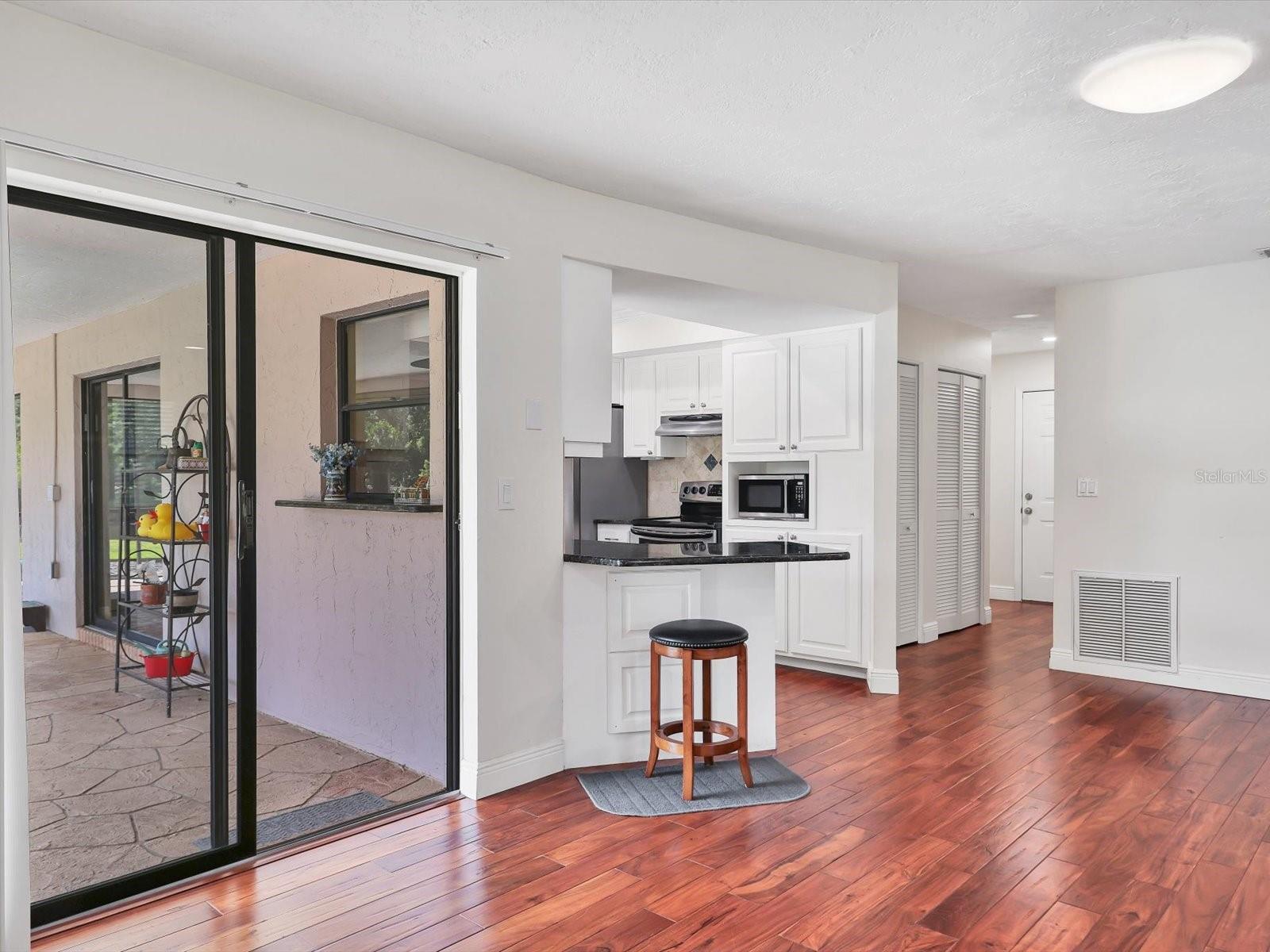 3927 DESOTO RD — photo 30
