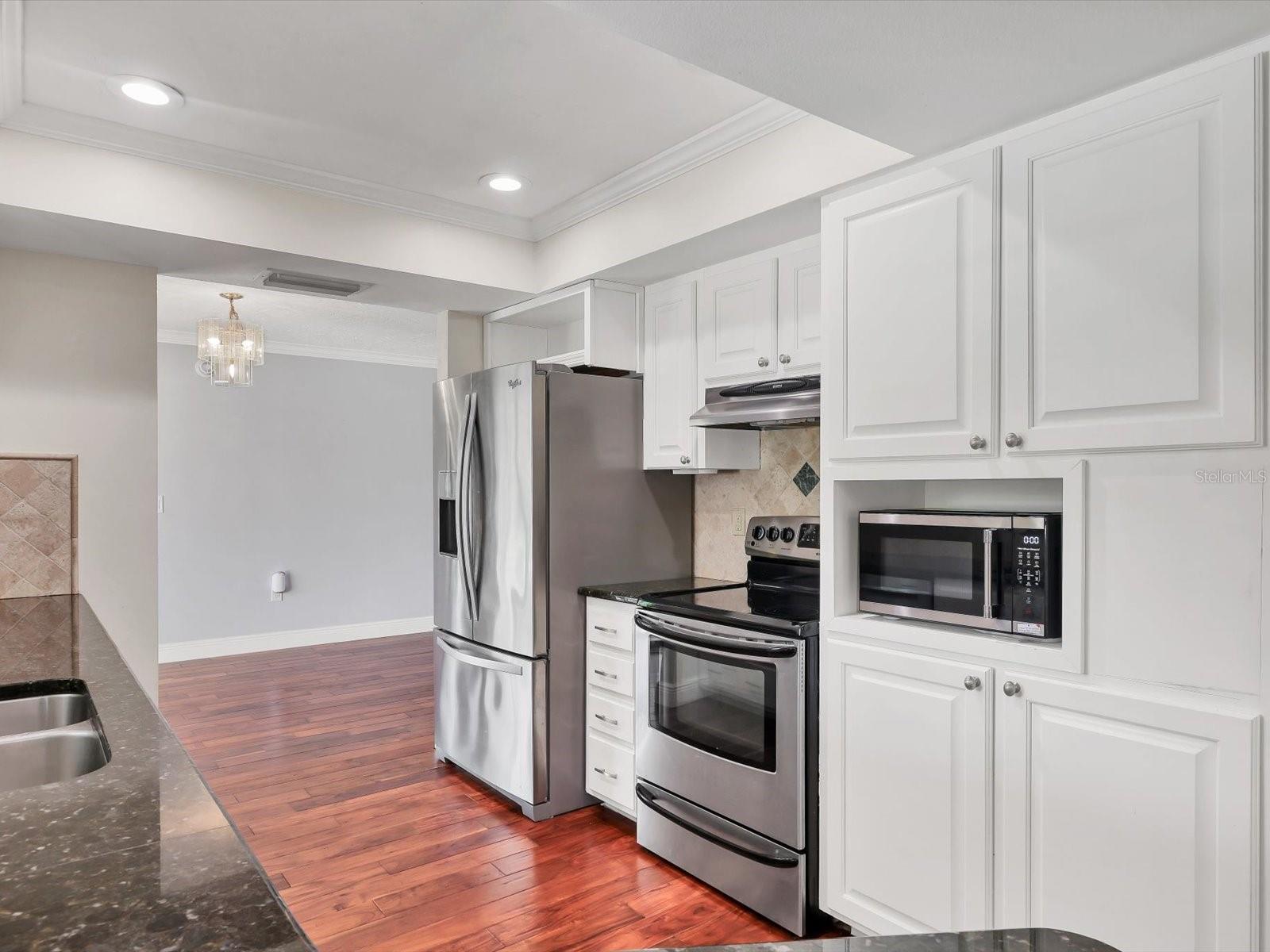3927 DESOTO RD — photo 23