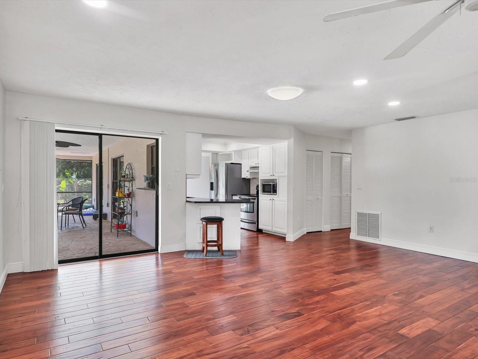 3927 DESOTO RD — photo 31