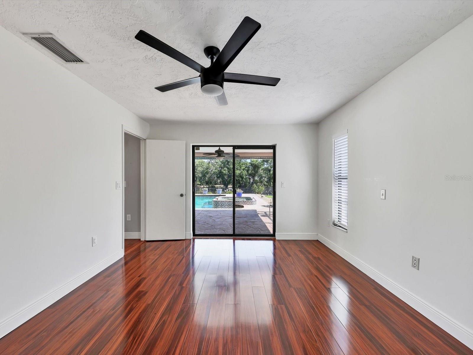 3927 DESOTO RD — photo 33