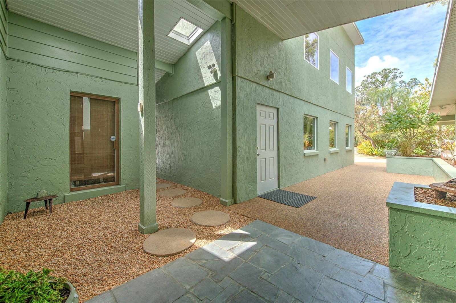 7102 MANDY LN — photo 37
