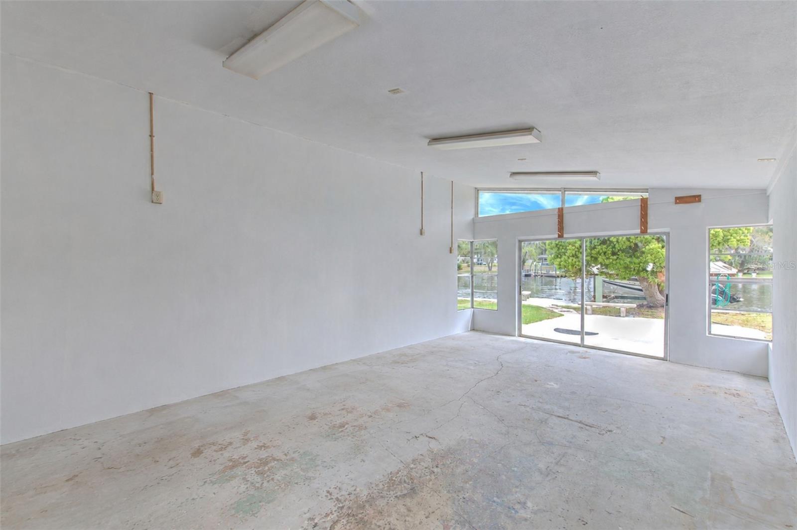 7102 MANDY LN — photo 35