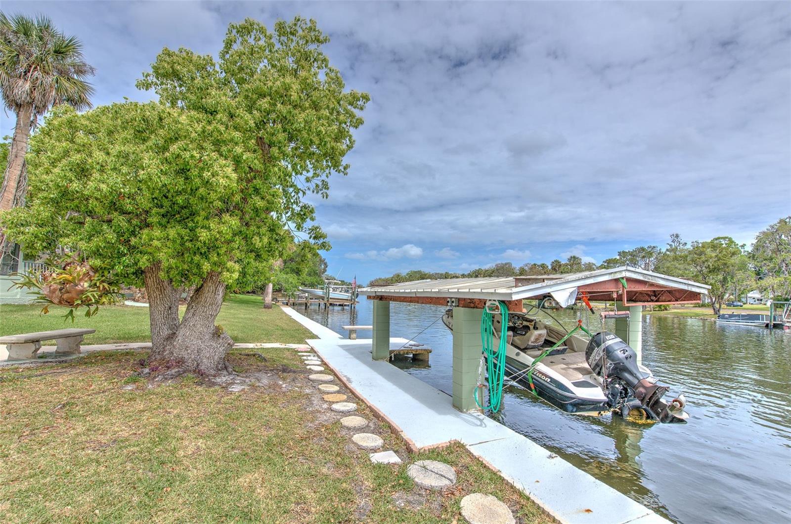 7102 MANDY LN — photo 19