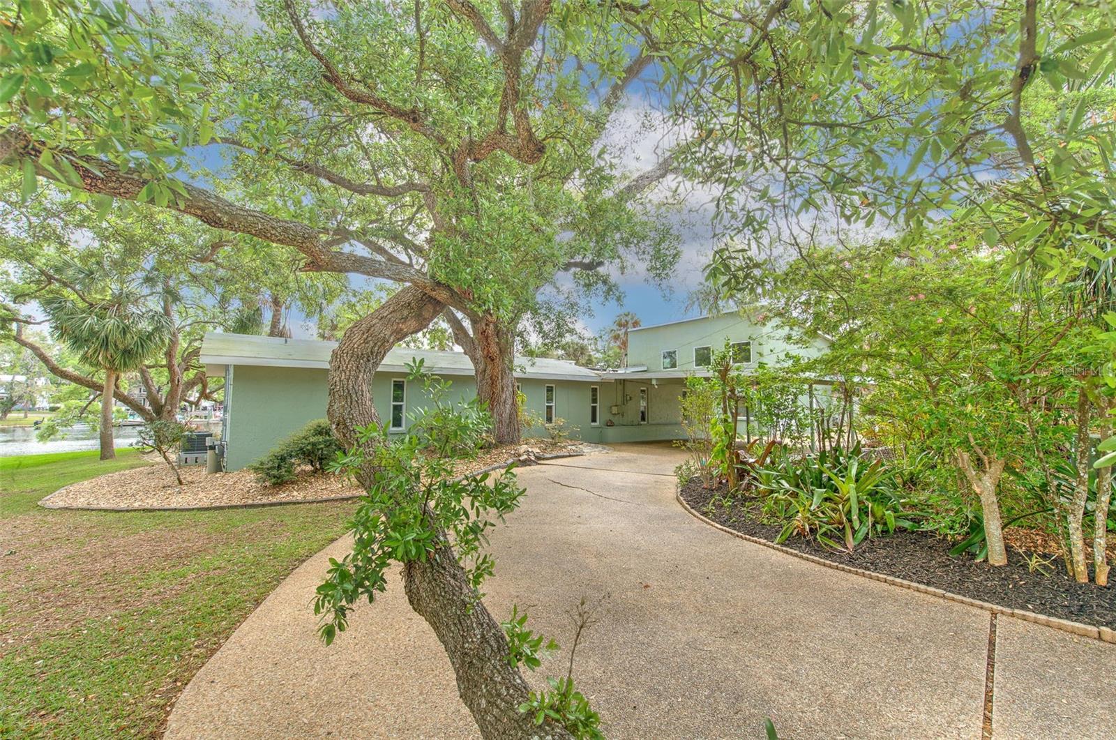 7102 MANDY LN — photo 38